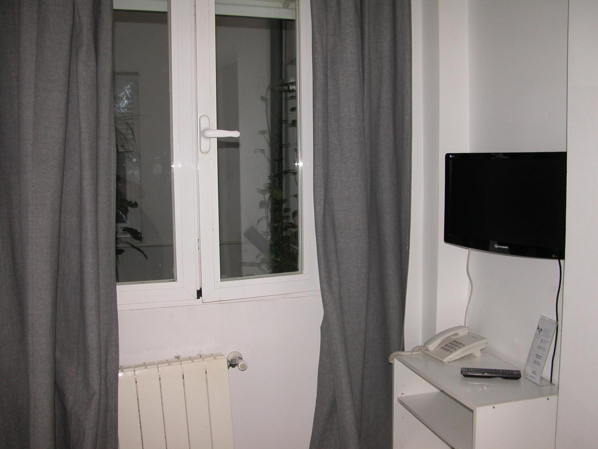 Hostal Goyal Pizarro Мадрид Номер фото